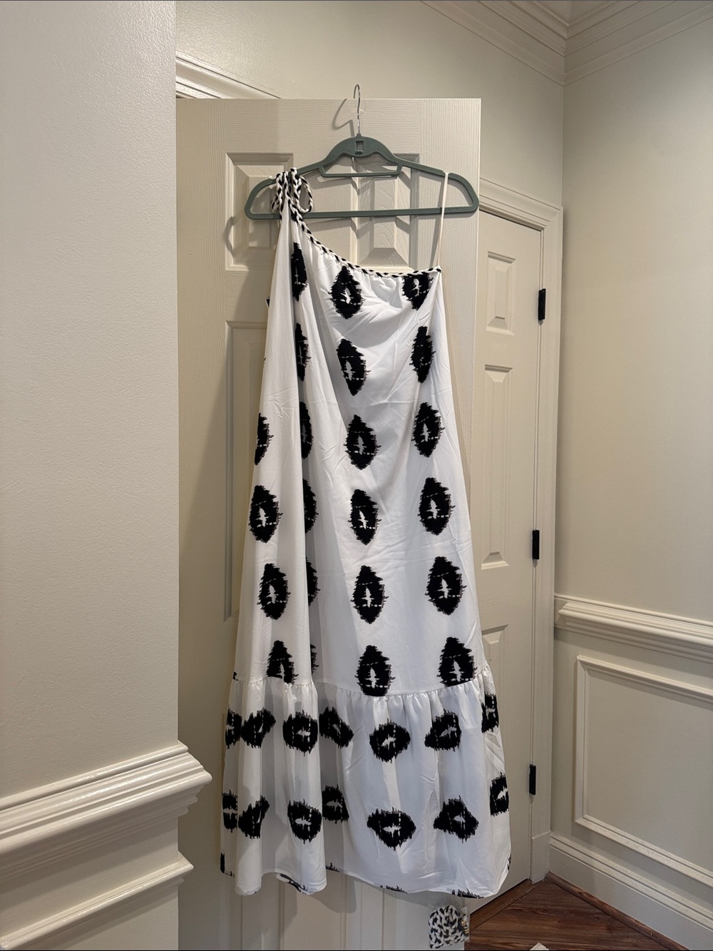 Women gorgeous maxi dress NWT